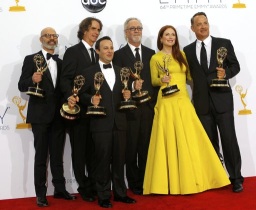 "Game Change" coproducida por Tom Hanks se llevó el premio como mejor miniserie o película para TV